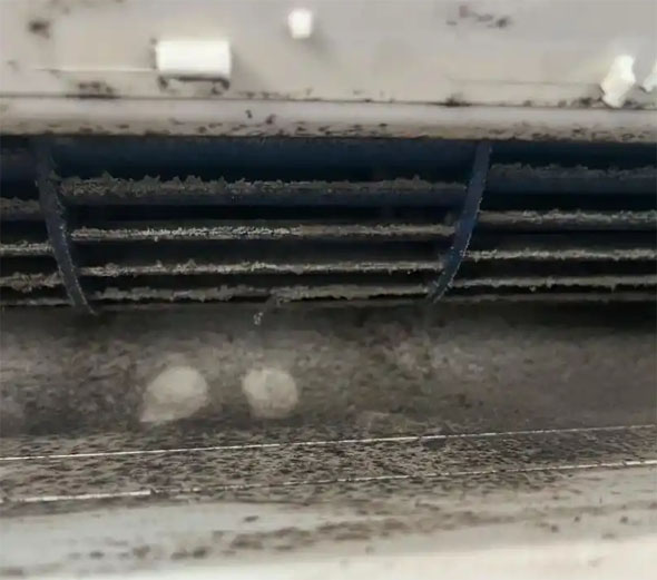 果洛空调吹的风有股烧焦味是怎么回事